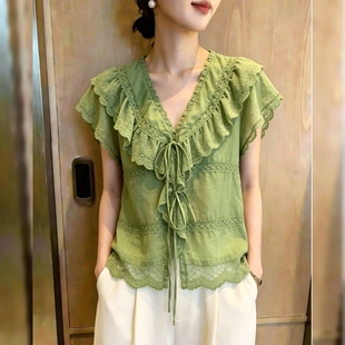 设计感蕾丝花边V领衬衫女夏季法式温柔风气质宽松显瘦绿色上衣