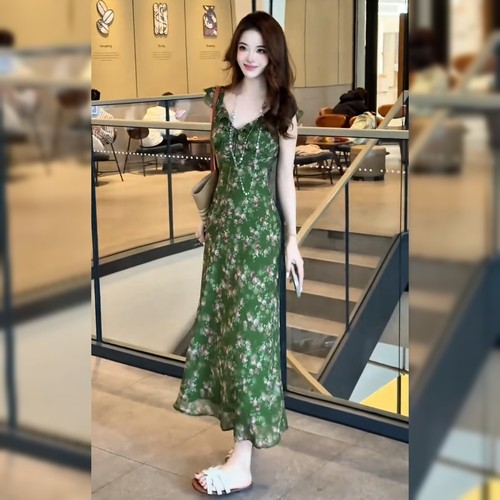 高级感气质V领绿色连衣裙女