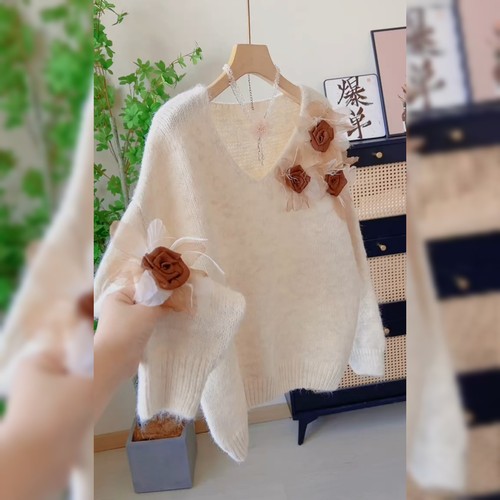 韩系立体花朵米色毛衣女