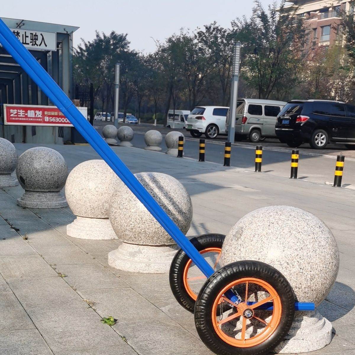 学校校园大门口公园石球搬运车小区停车场幼儿园移动墩子阻石墩