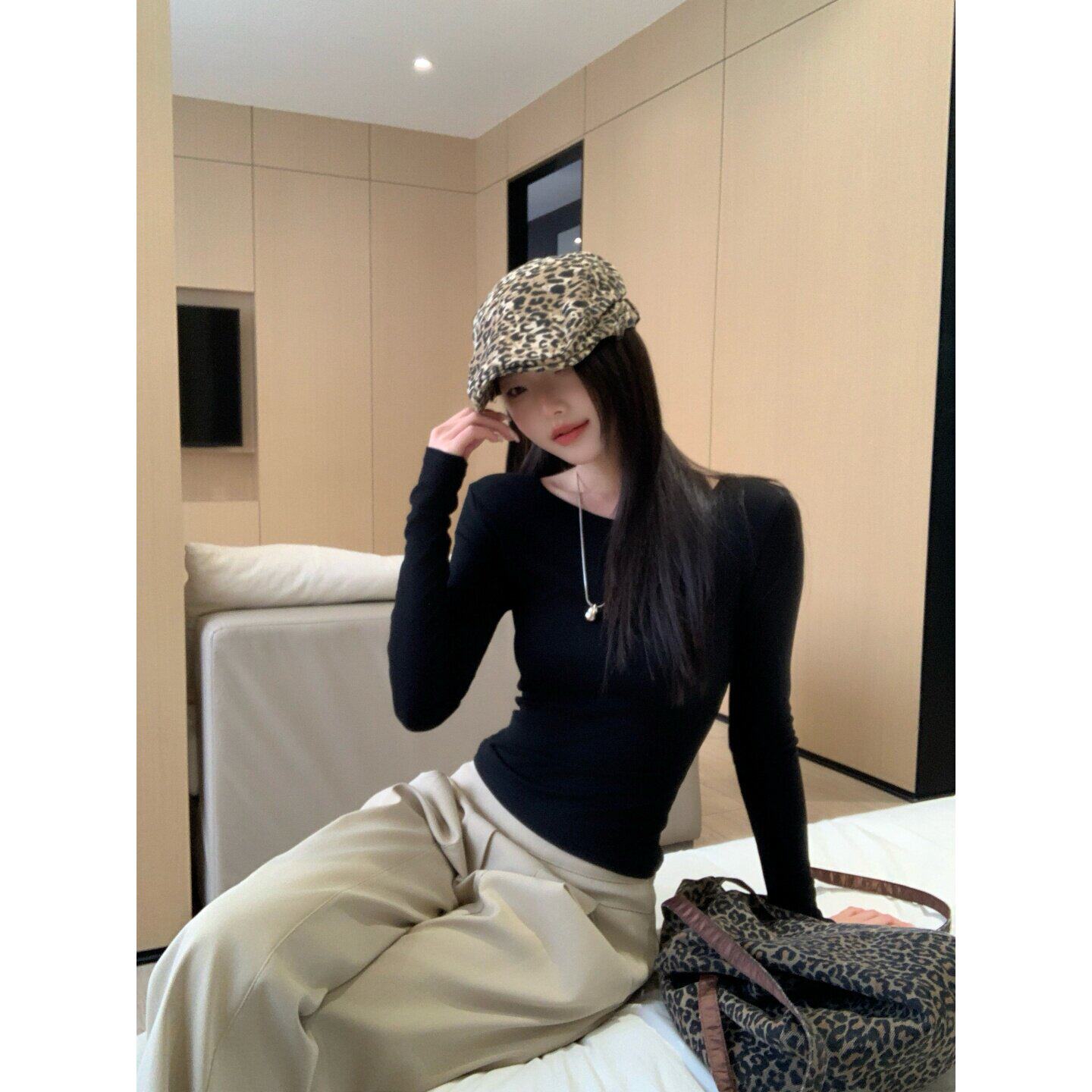 正肩长袖t恤女士白色圆领可外穿2026新款修身春季内搭打底衫上衣