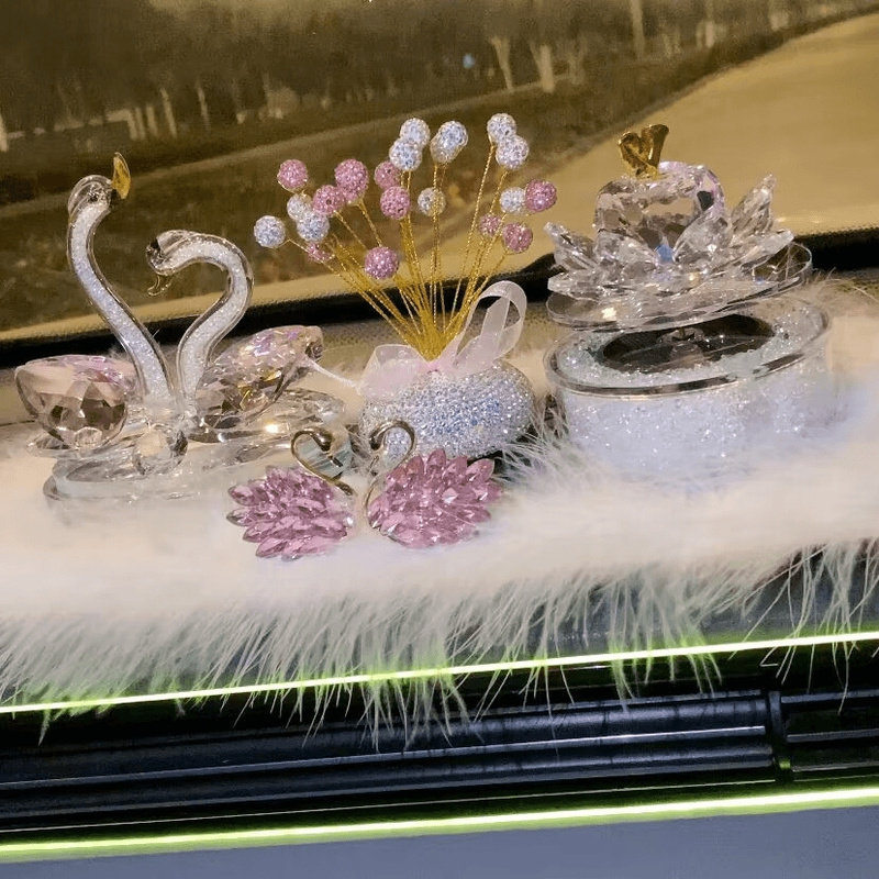 太阳能旋转水晶天鹅车内摆件香薰香水汽车装饰摆件可爱莲花一整套