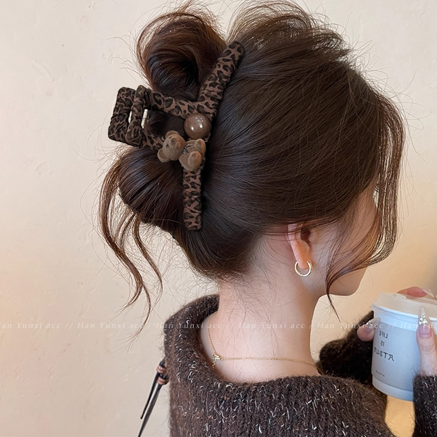 韩版小熊豹纹布艺大号抓夹女高级感后脑勺盘发鲨鱼夹发量多头发夹