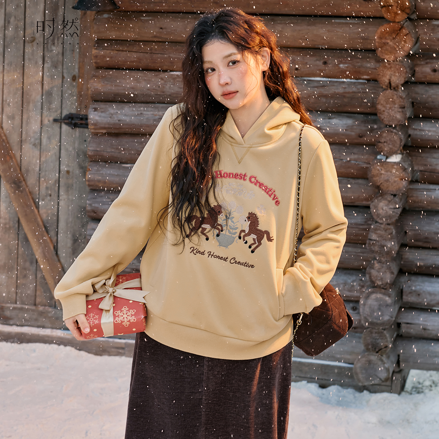 时然大码刺绣连帽卫衣微胖mm冬季