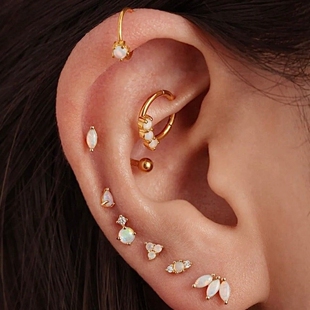 天然欧珀耳钉语义错误奶里奶气石2024年新款爆款高级感女士小清新