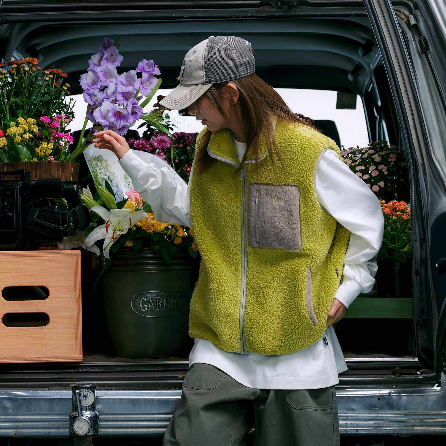 WHOOSIS(不知其名)摇粒绒毛毛刺绣背心马甲秋季户外氛围感男女