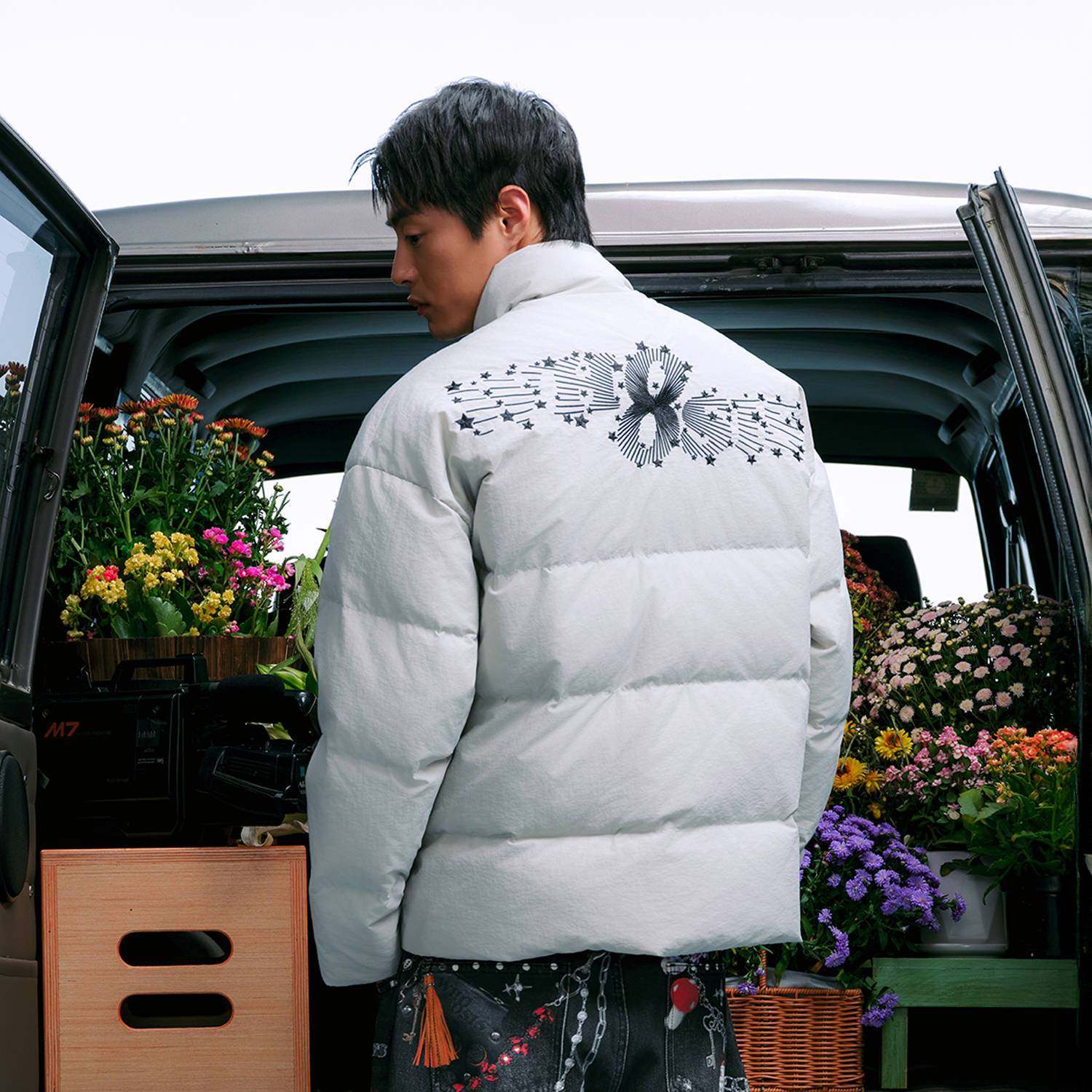 WHOOSIS(不知其名)放射星星刺绣羽绒服外套冬季保暖厚酷飒男女