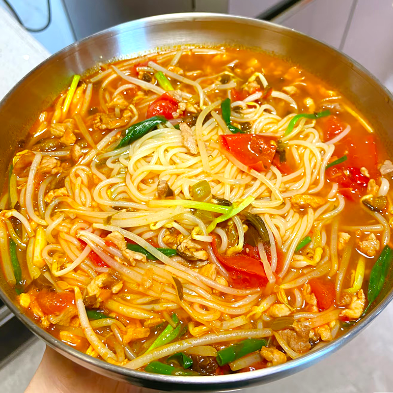 滇二娃云南酸菜小锅米线