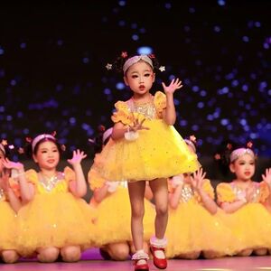 幼儿小星星女童舞蹈现代演出服可爱宝贝六一儿童蓬蓬纱裙表演新款