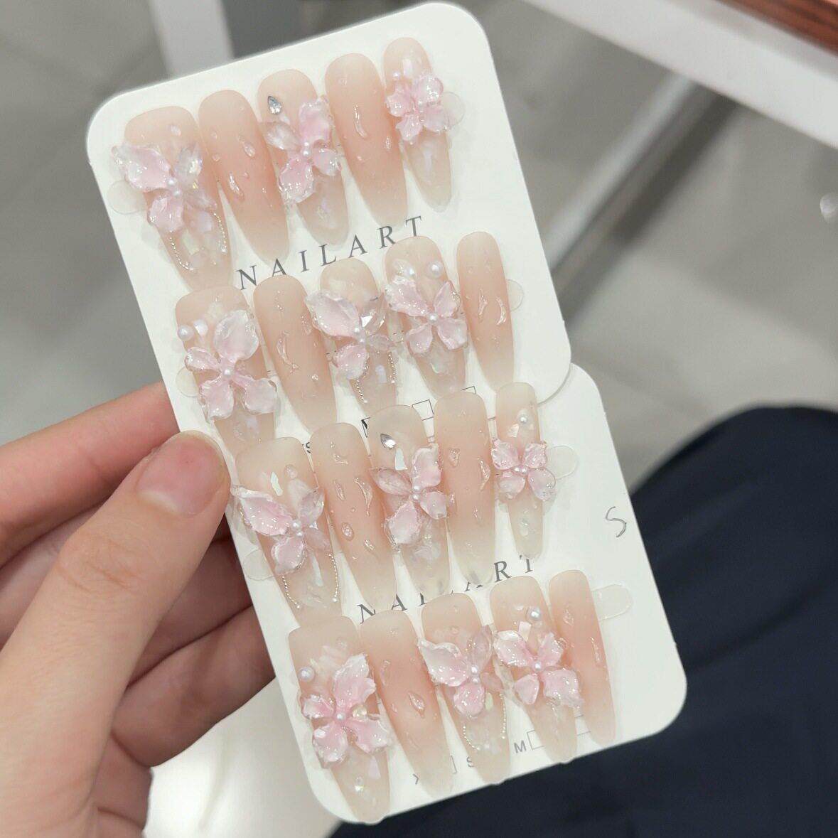 露华浓--雕花蝴蝶手工穿戴甲小清新春夏爆款猫眼美甲可拆卸长款