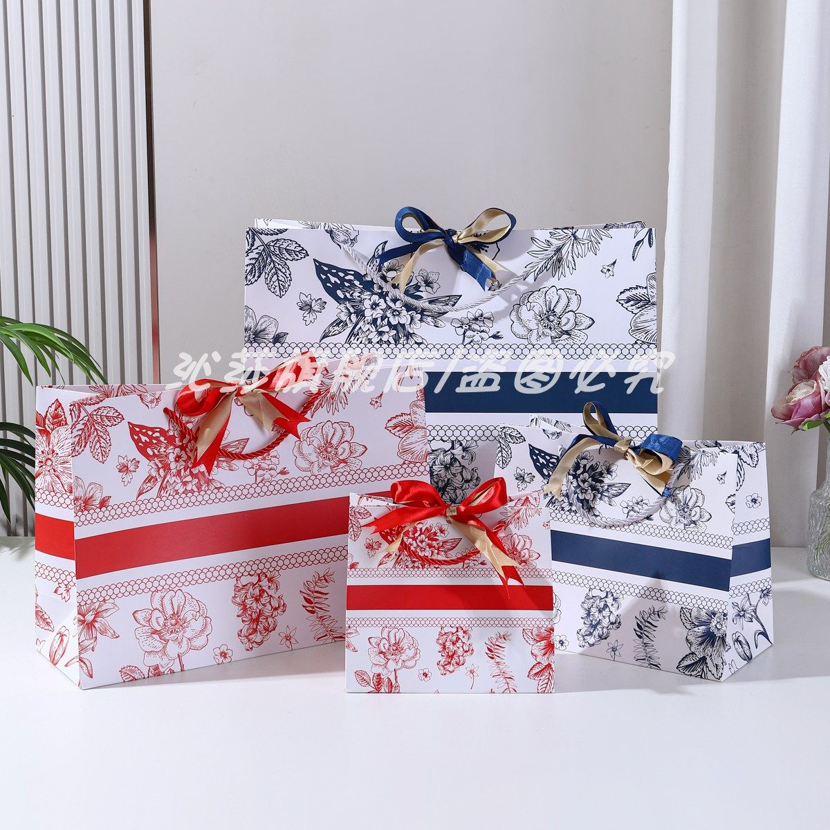 高档马年元宵节礼物袋青花瓷生日礼品袋大红色春节回礼手提袋纸袋