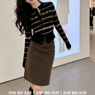 套装女高级感修身长袖针织开衫百搭咖色半身裙独特漂亮冬装一整套