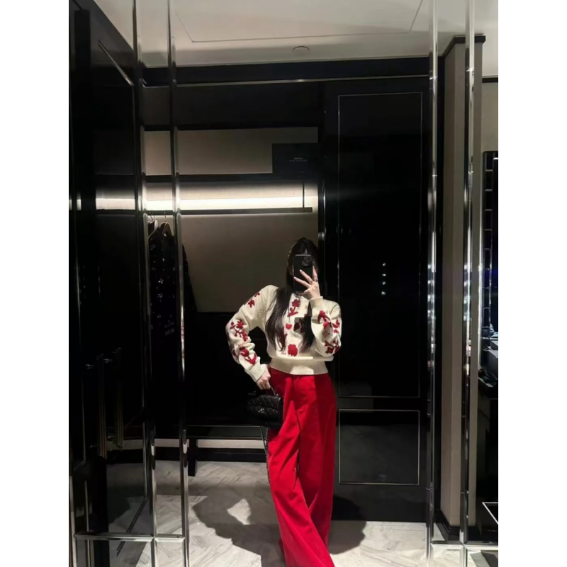 红色短款长袖针织毛衣显瘦阔腿裤