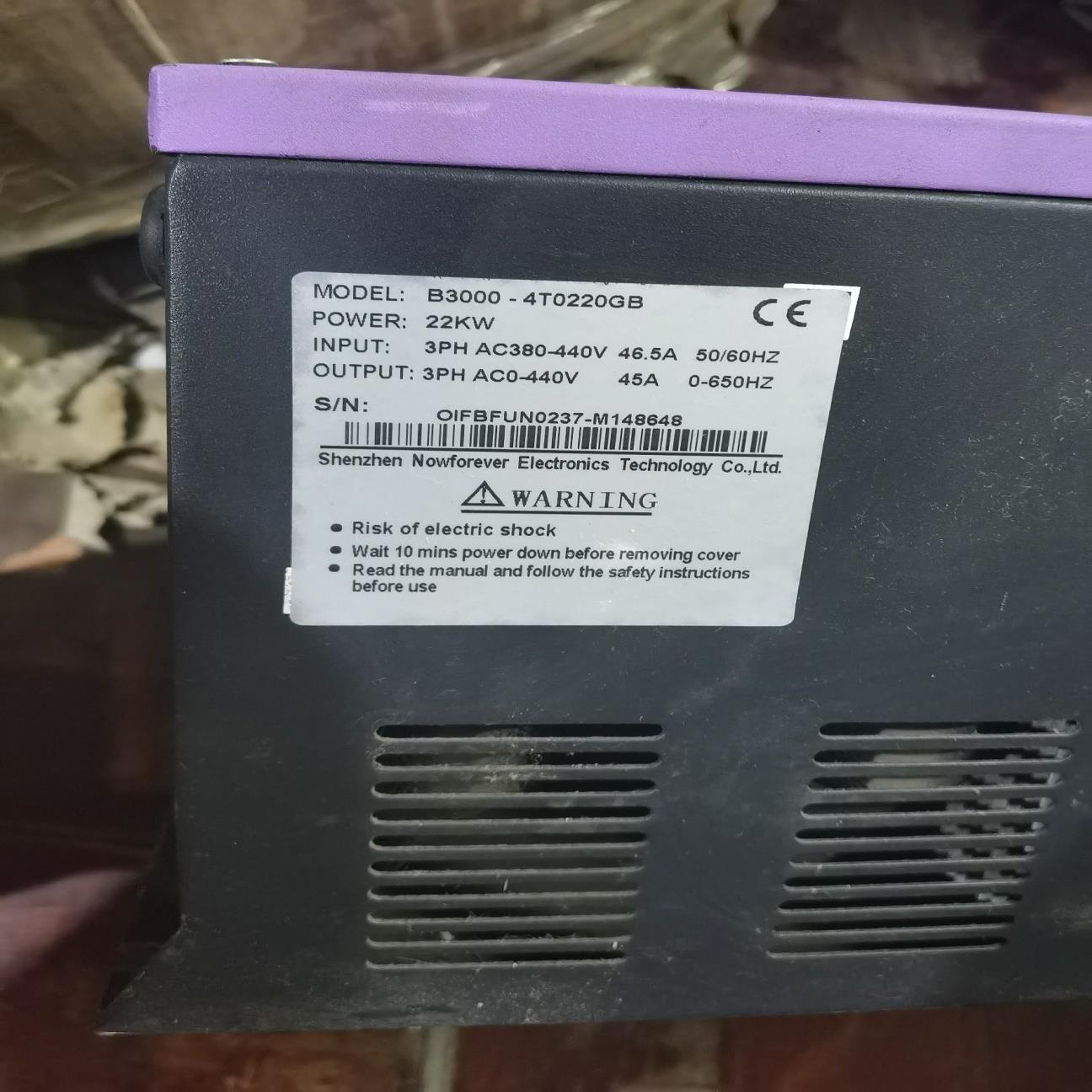 变频器B3000-4T0220GB  成色如图，功能