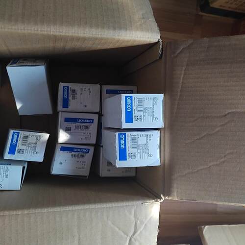 全新原装正品温控器 余货E5CZ-R2 温控表 ，