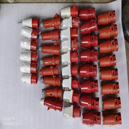 曼奈柯斯工业插座YEEDA插头，物品实景，具体详情看