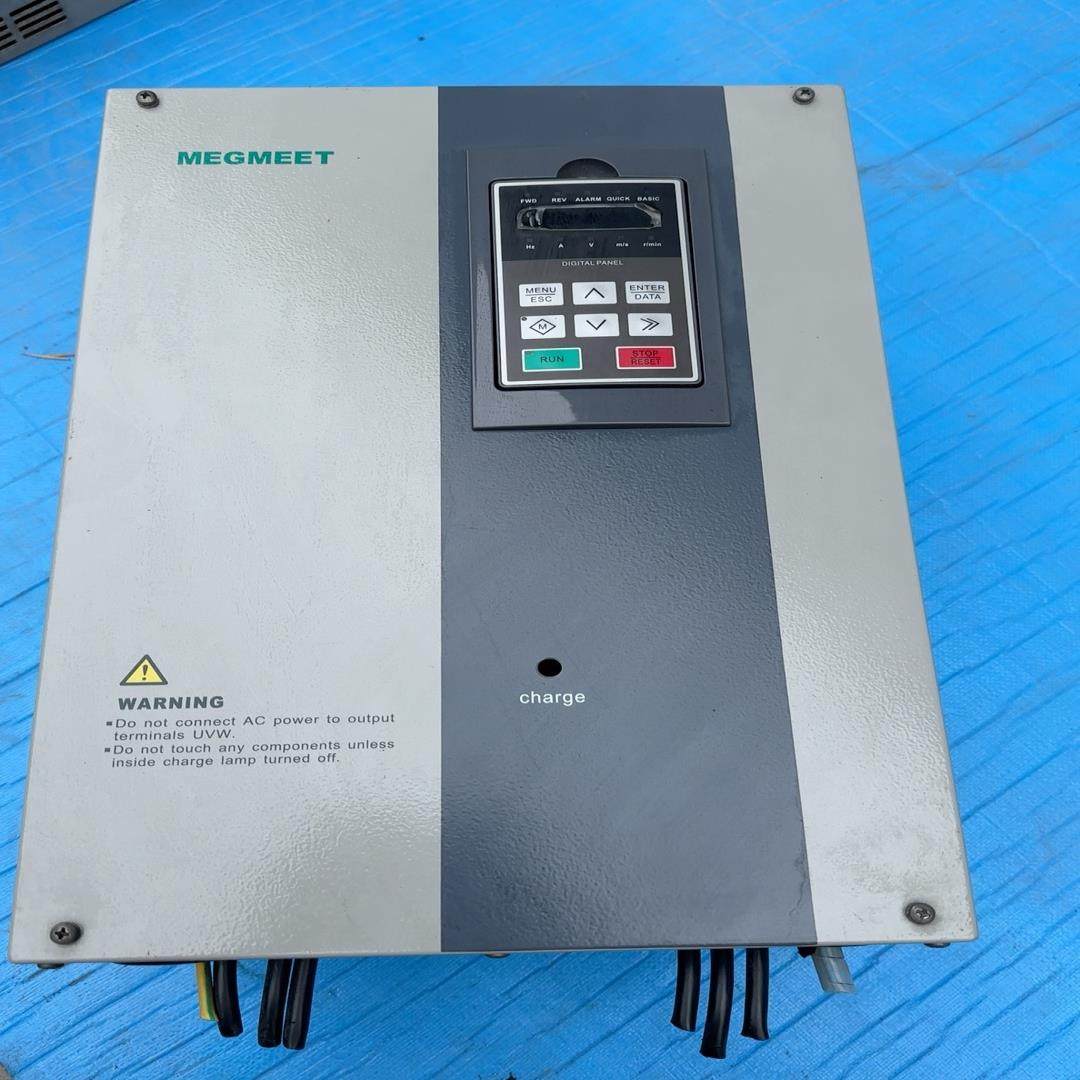 麦格米特驱动：MV300G-4T22（2台）15 KW（3台