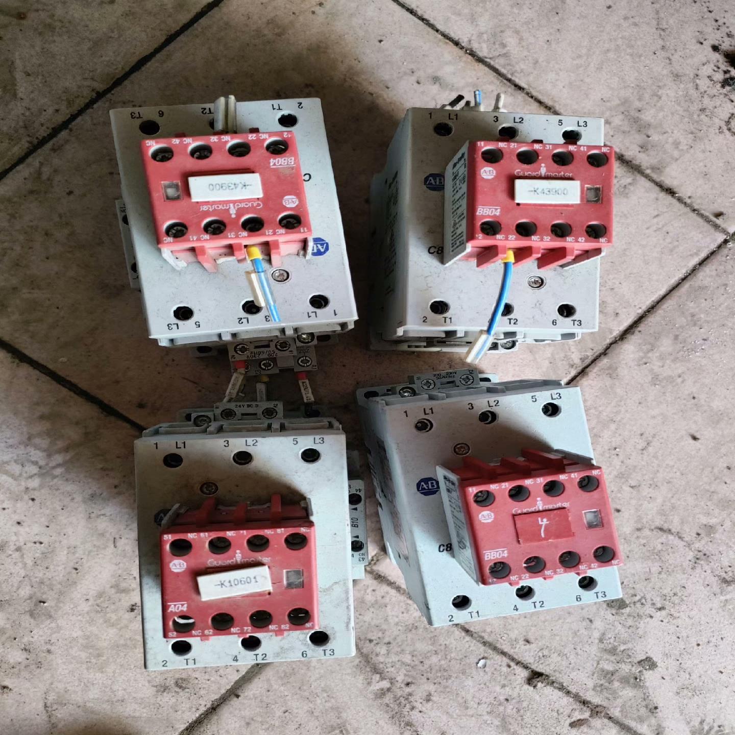 AB继电器，100-C85*00   A，功能正常，成色（卡套电子）