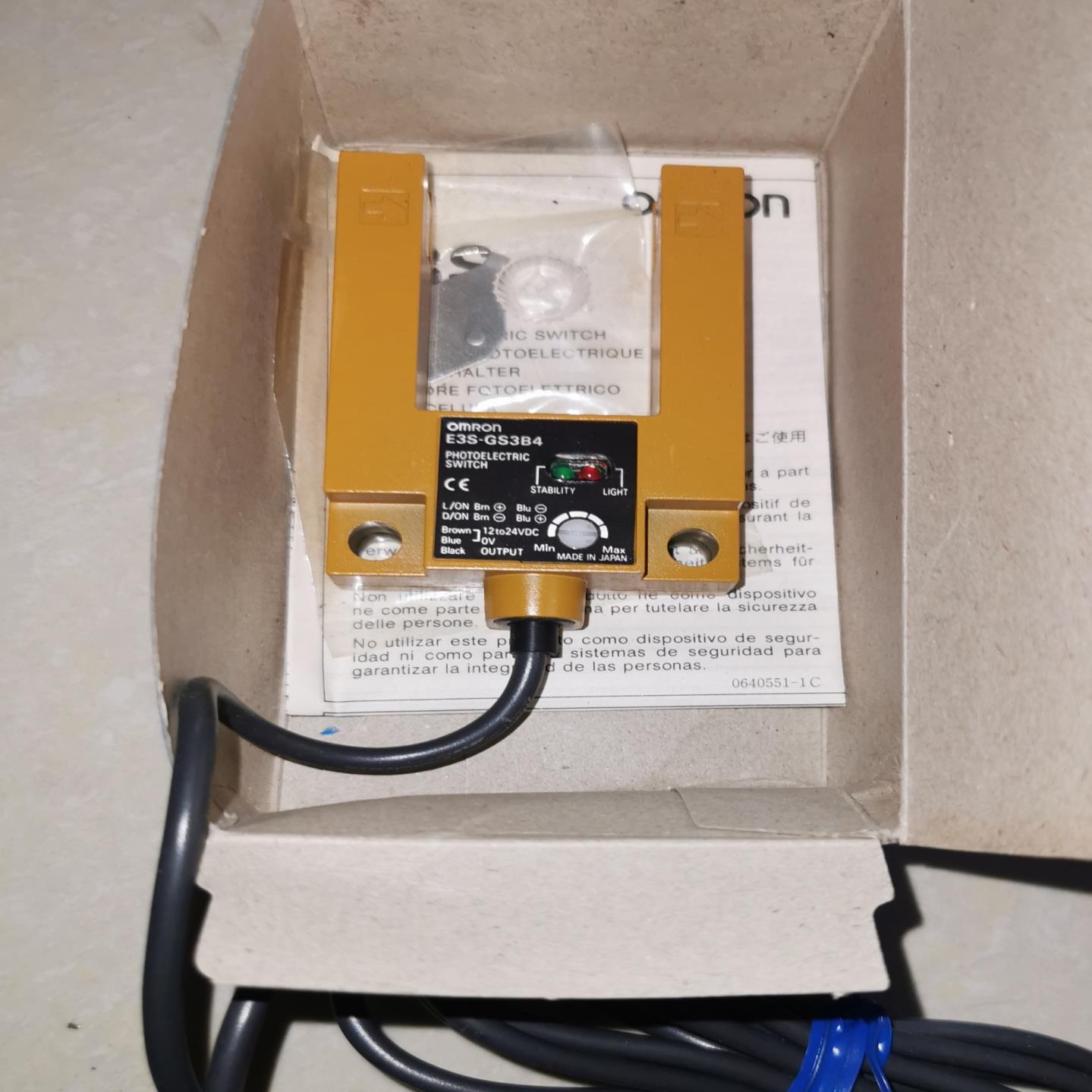 E3S-GS3B4 2M 原装U型光电开关实物