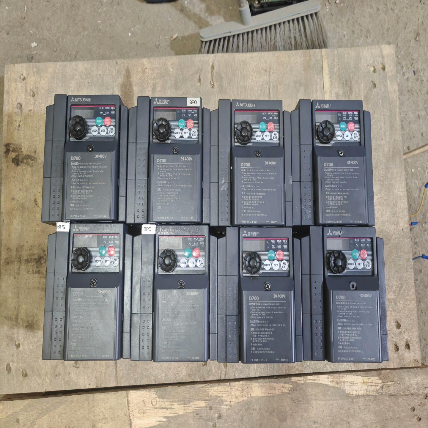 三菱变频器FR-D740-3. 7K-CHT成色如图，功能