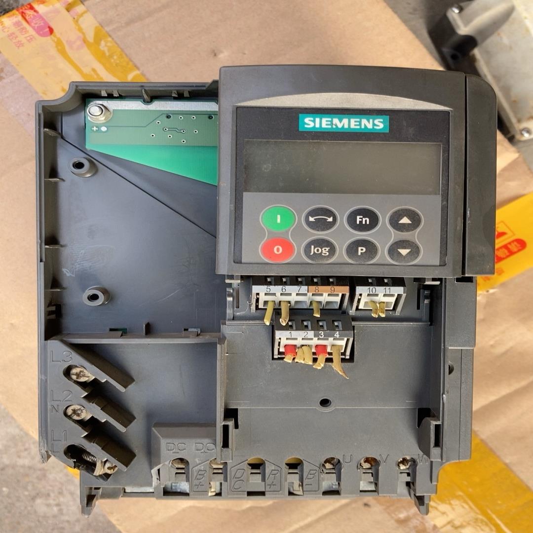 变频器6SE6420-2UD24-0BA1，缺盖子(崽崽配件）