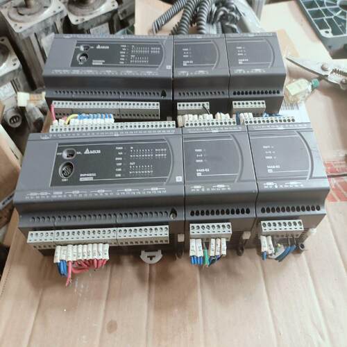 （设备配件）台达DVP40ES200R PLC二台，带扩展DVP04AD