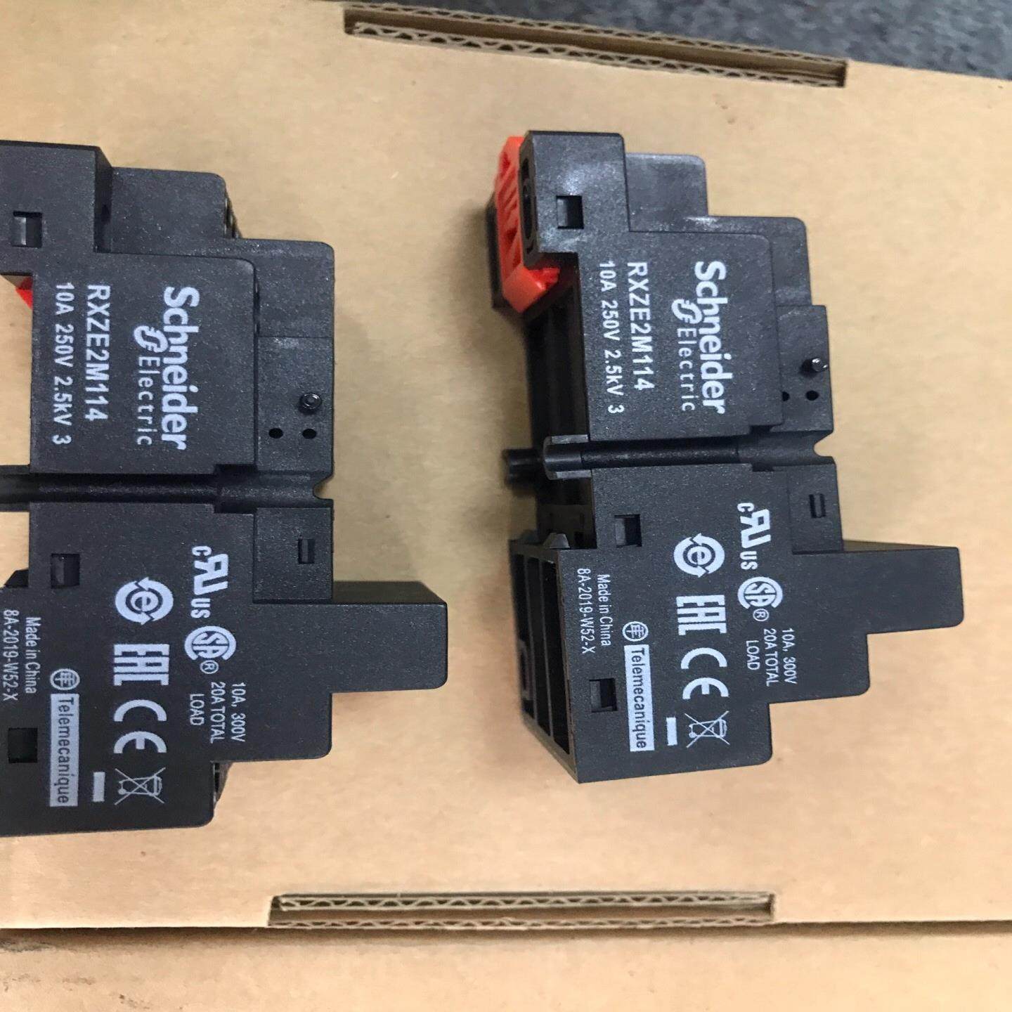 小型继电器底座 RXZE2M114，项目剩余便宜处理