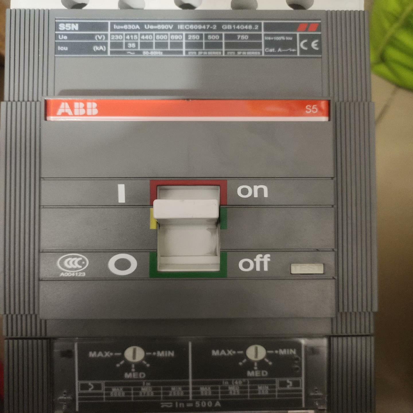（设备配件）ABB S5N塑壳500A直流开关。
