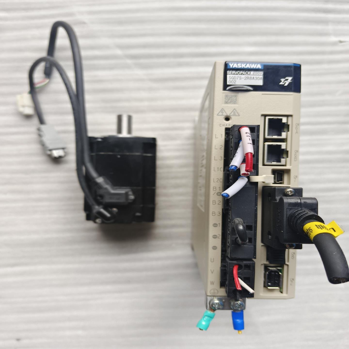 现货安川七驱动电机整套SGD7S-2R8A30A002    S