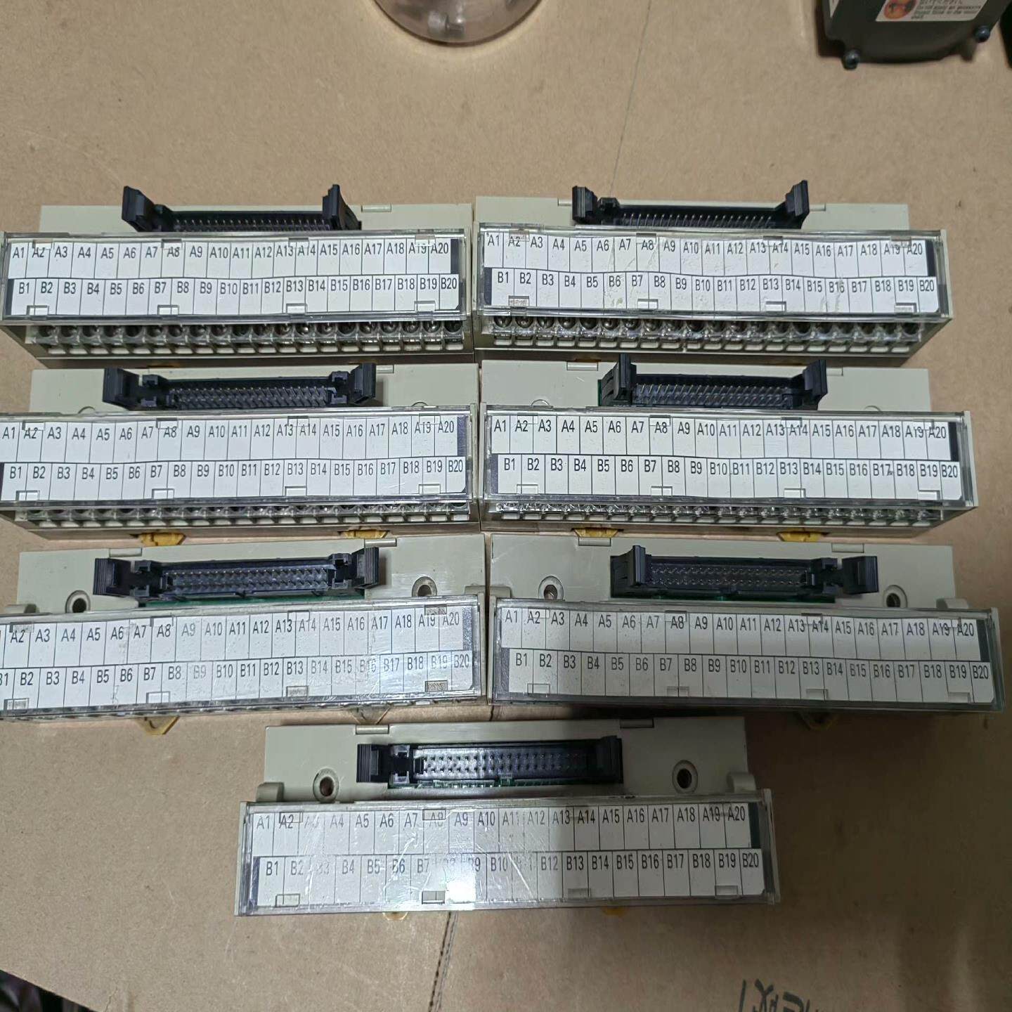 端子台XW2D-40G6, 九成新，功能保证好！议价