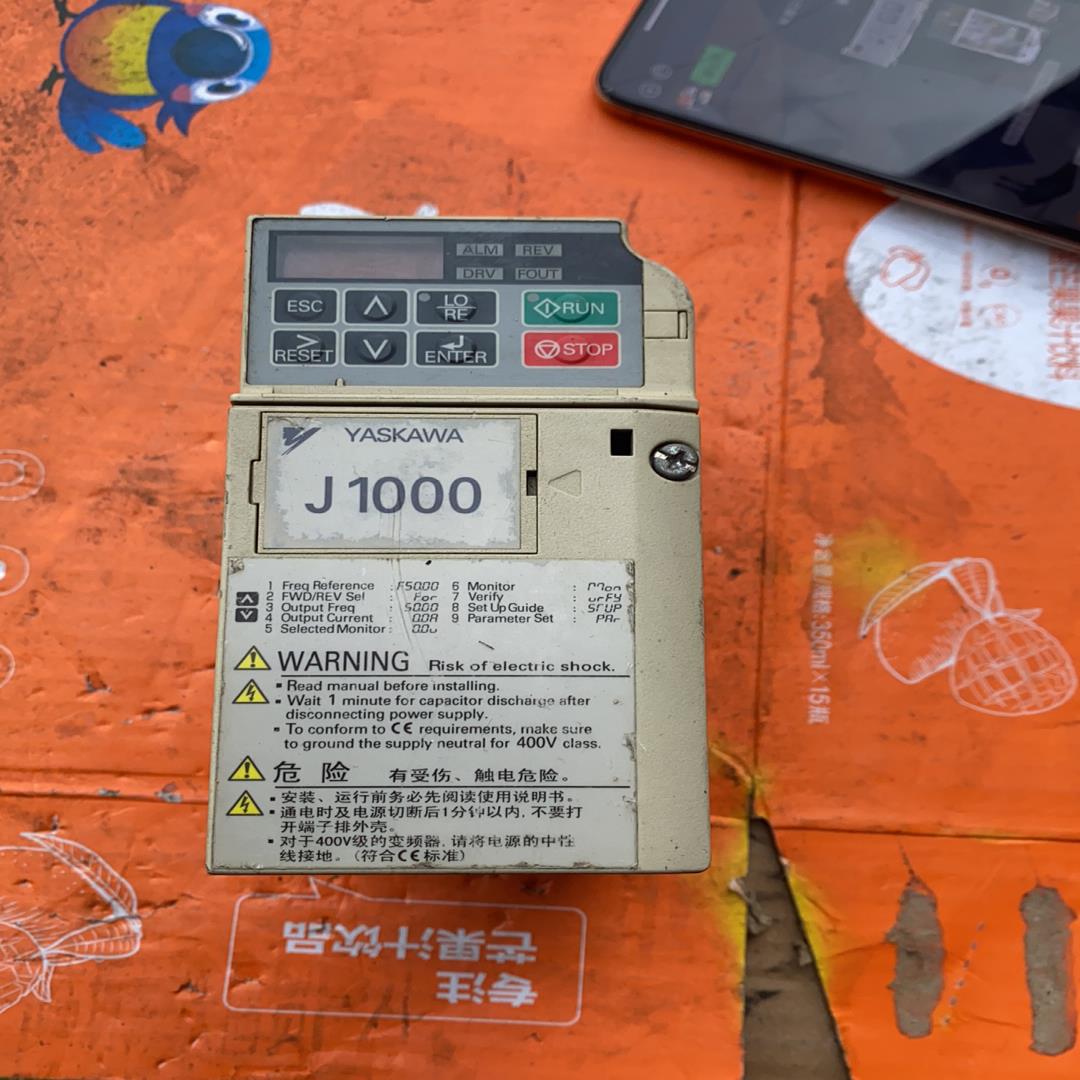 安川J1000。   CIMR-JBBA0003BAA.