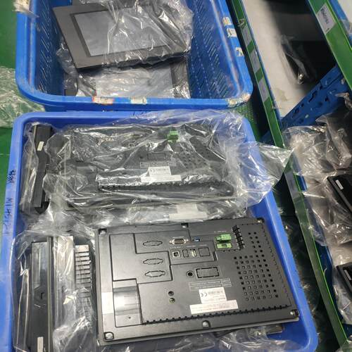 （设备配件）步科10寸触摸屏MT4512T成色漂亮，有需要