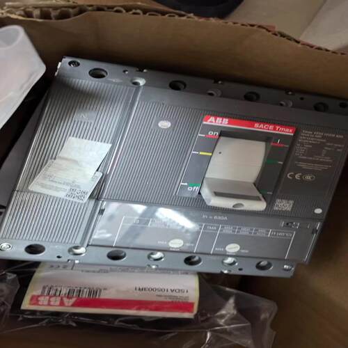 塑壳断路器XT5X HVD8 630A4P 全新正