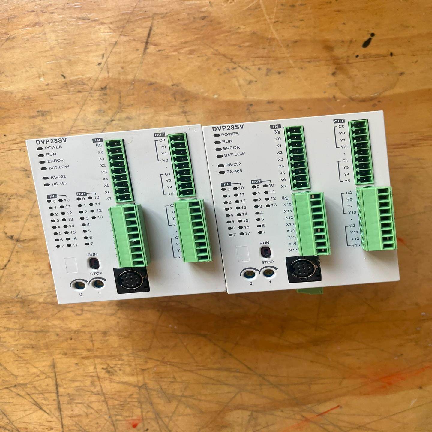 台达DVP28SV11R2原装2块，V2.22A2年份近