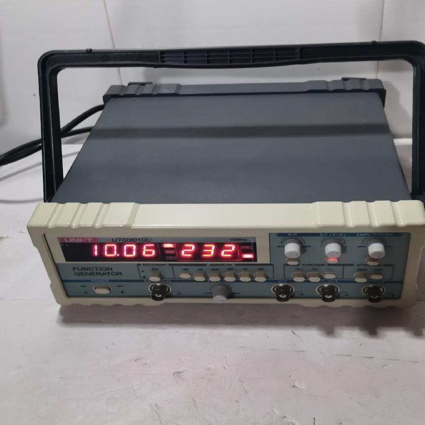 [德峰]UNI-T优利德UTG9010C函数信号发生器，实物拍摄。