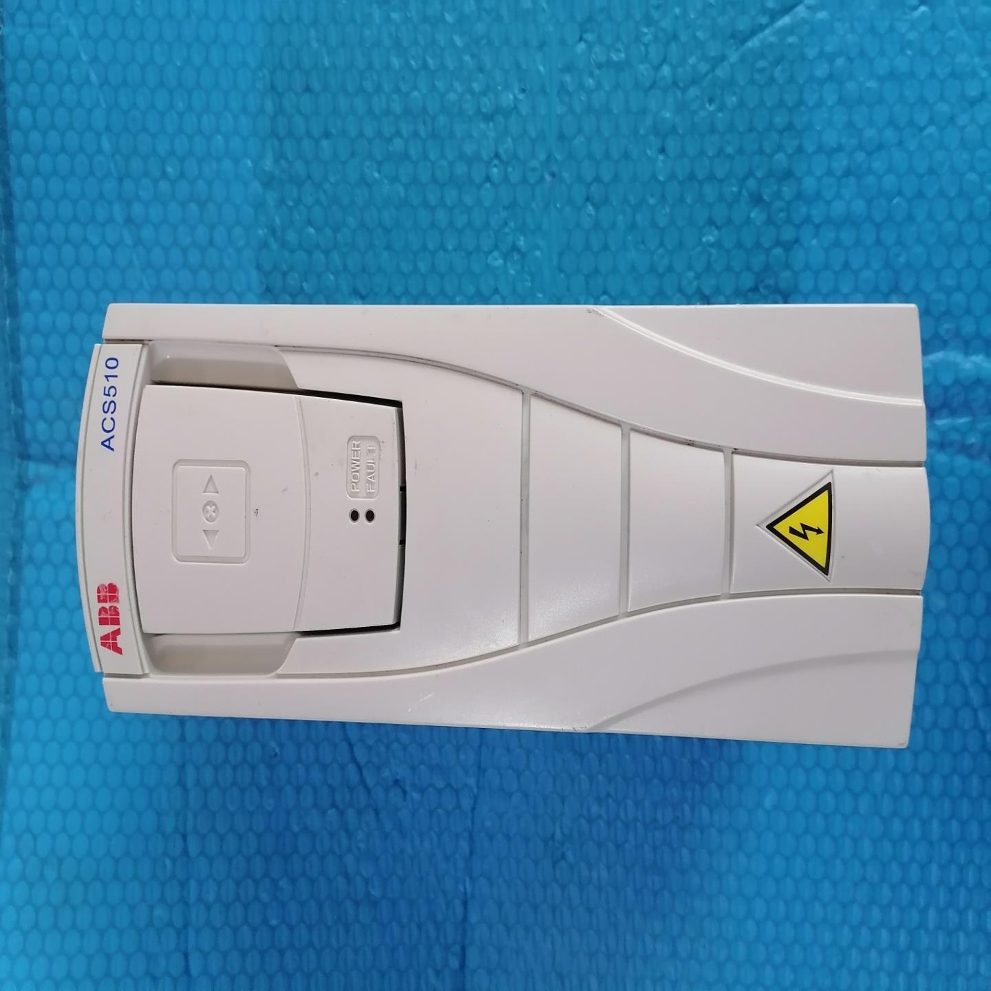 变频器 型号ACS510-01-07A2-4 (3