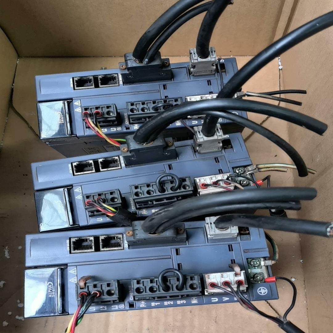 （设备配件）富士VV2-伺服测试，RYH751F5包好。驱动器