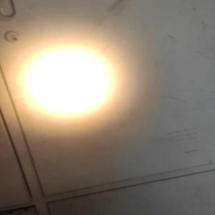 射灯白天的效果很亮靠近灯很热,取暖现货跟小太阳差不多现货