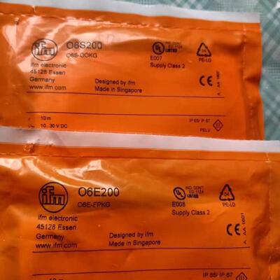 传感器O6E200易福门光电传感器。