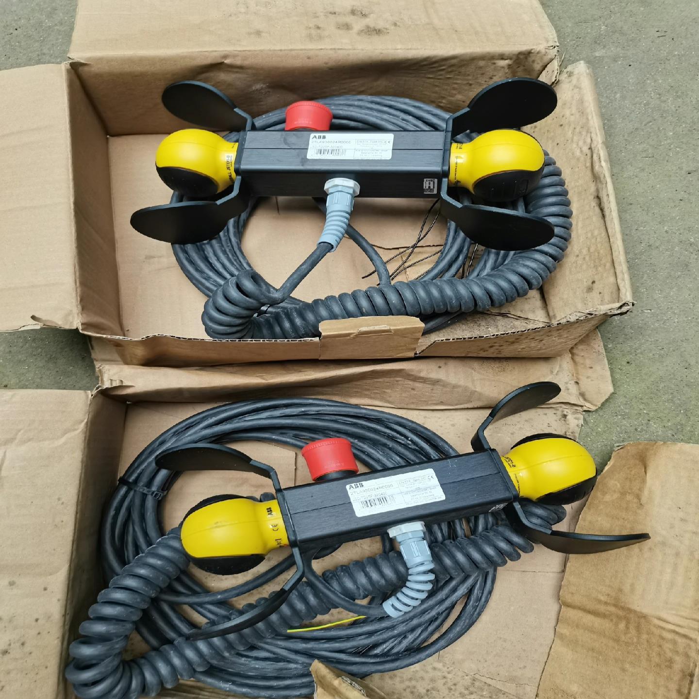 [德峰]ABB安全球手柄有两套同一型号2TLA930024R0000