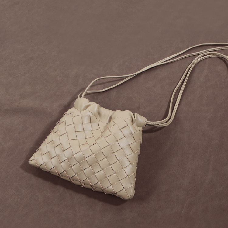 真皮手工编织福袋包包mini垃圾袋包轻奢小众高级感斜挎小包饺子包