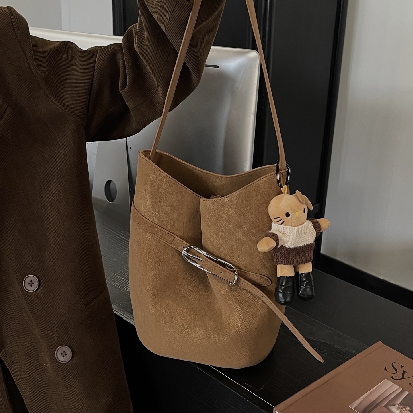 韩版小众复古磨砂擦色水桶包包女