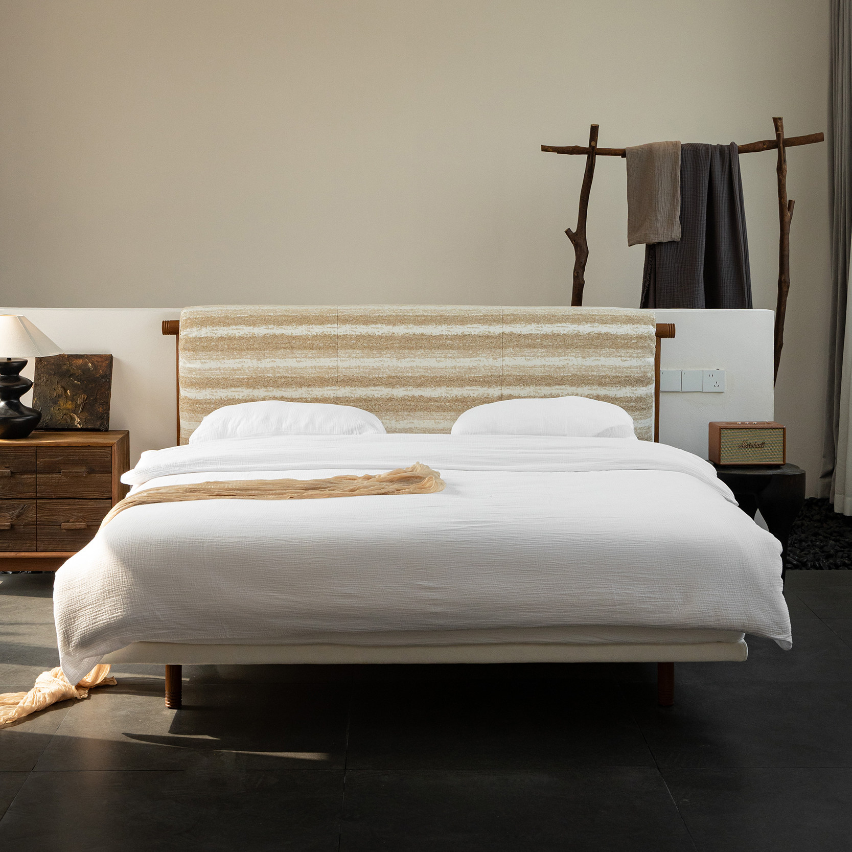 支吾赤霞软床简约现代主卧双人床可拆洗条纹布艺床软包实木框架