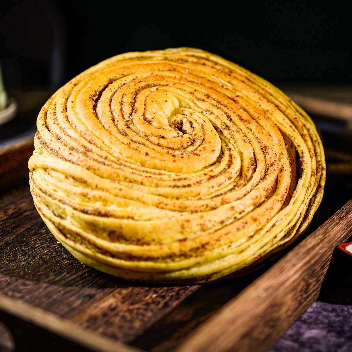 甘肃特产平凉胡麻饼手工烤馍花卷烤花馍锅盔早餐饼特色小吃