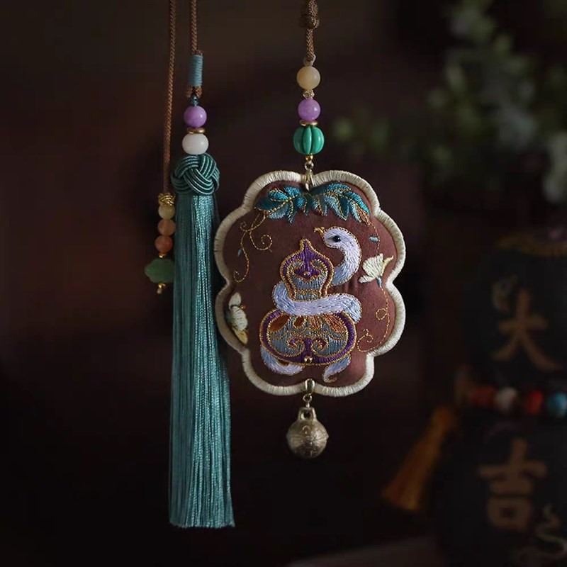 成品手工生肖马上有钱蛇香囊包刺绣diy可换料平安车挂件生日礼物