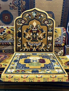 藏式跪坐垫纯羊毛八吉祥上师法座靠背打坐垫扶手拜垫舒适供养上师