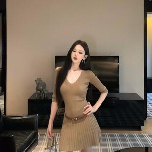 kumikumi辣妹风纯色覆古气质中袖针织连衣裙女秋季收腰显瘦百褶裙