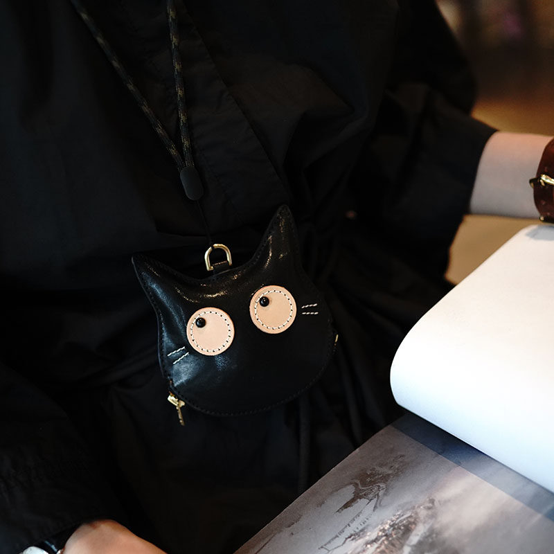 新款植鞣牛皮可爱卡通猫咪复古挂脖零钱包钥匙银行卡耳机收纳包