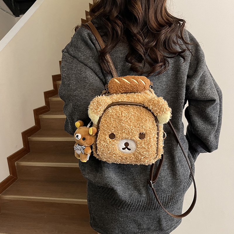 可爱卡通小熊毛绒大小号包女秋冬爆款时尚百搭小众设计外出双肩包