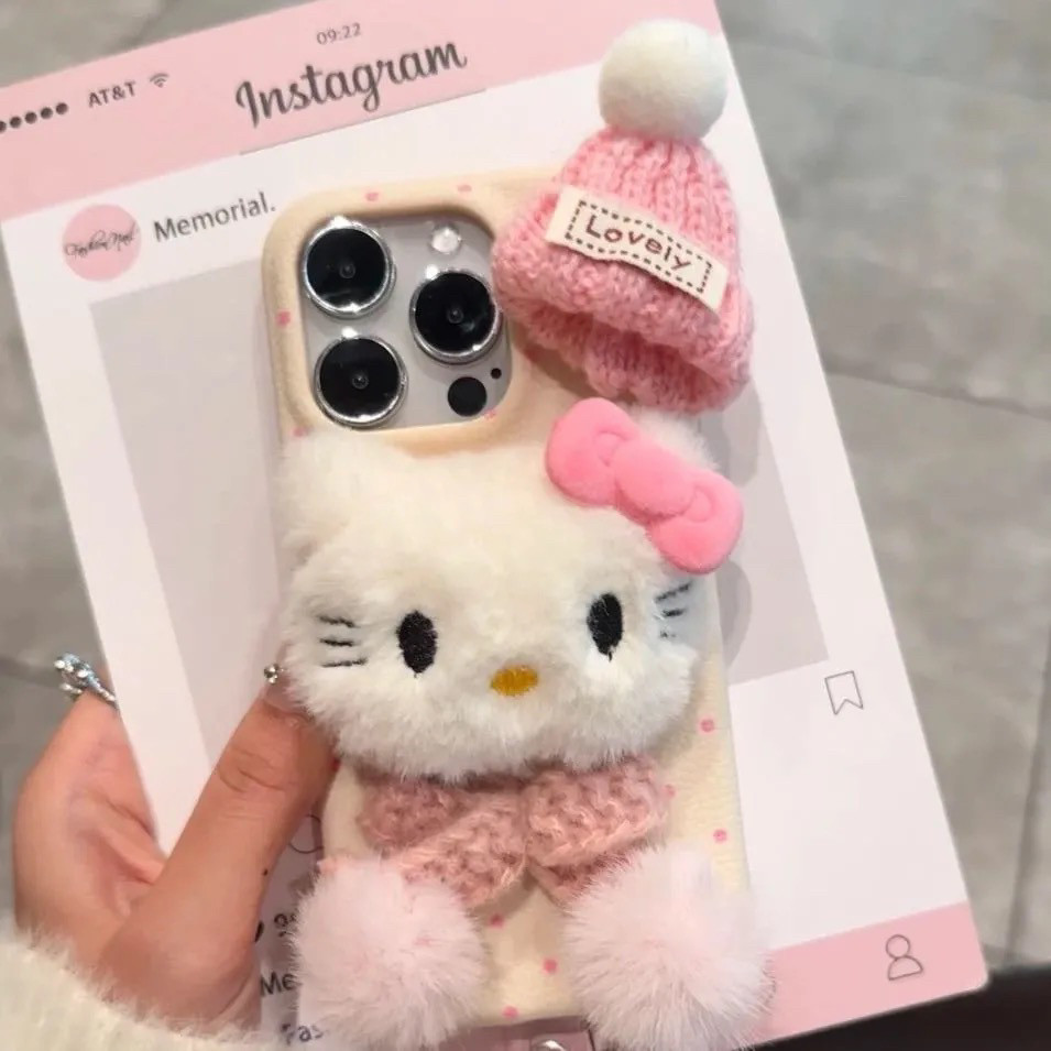 毛绒帽子KT猫适用iPhone16promax挂绳手机壳苹果15/13新款14/12女荔枝纹仿皮11pro Max软壳15plus可爱秋冬感
